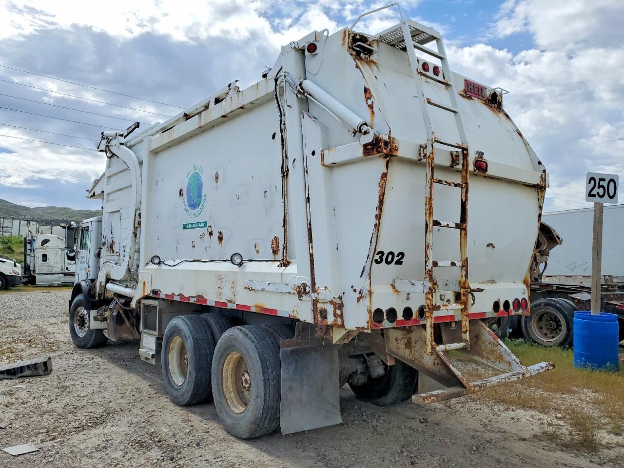 2002 Mack MR688P Refuse Truck