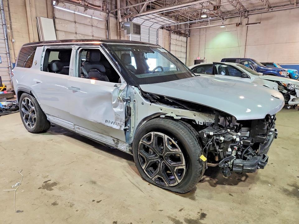 2025 Rivian R1S Adventure
