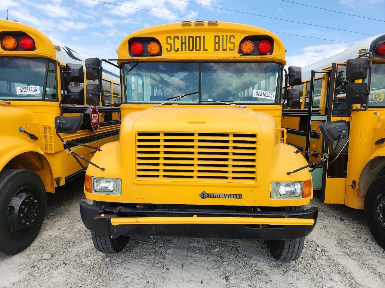 1990 International 3000 3700