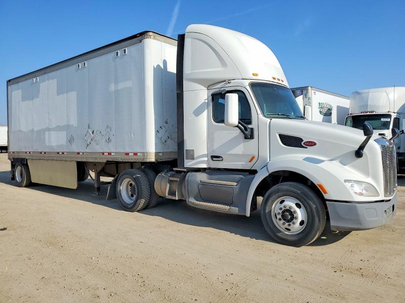 2017 Peterbilt 579 Semi Truck
