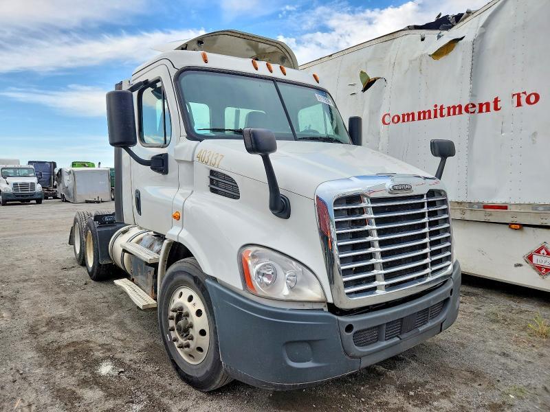 2019 Freightliner Cascadia 113 Semi Truck