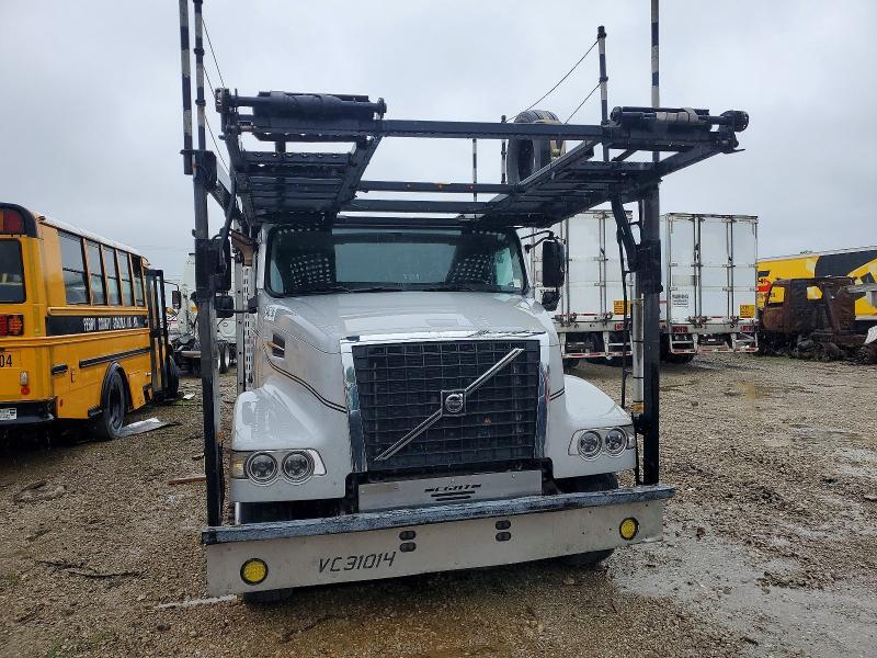 2014 Volvo VAH Car Hauler Truck