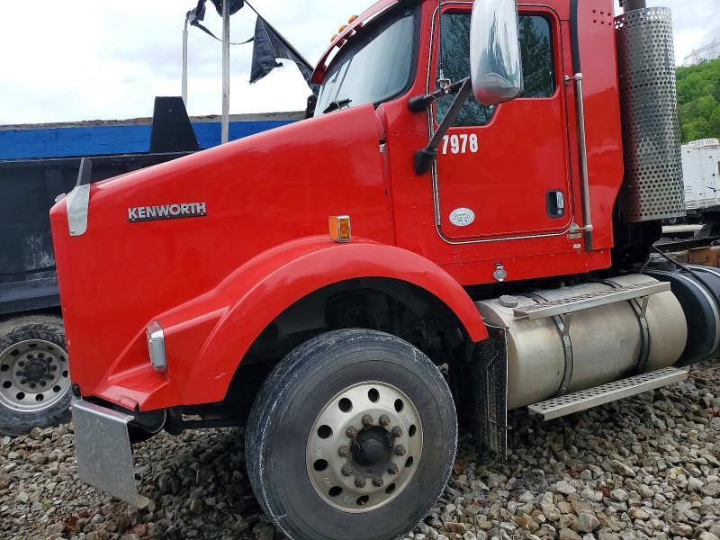 2014 Kenworth T800 Semi Truck