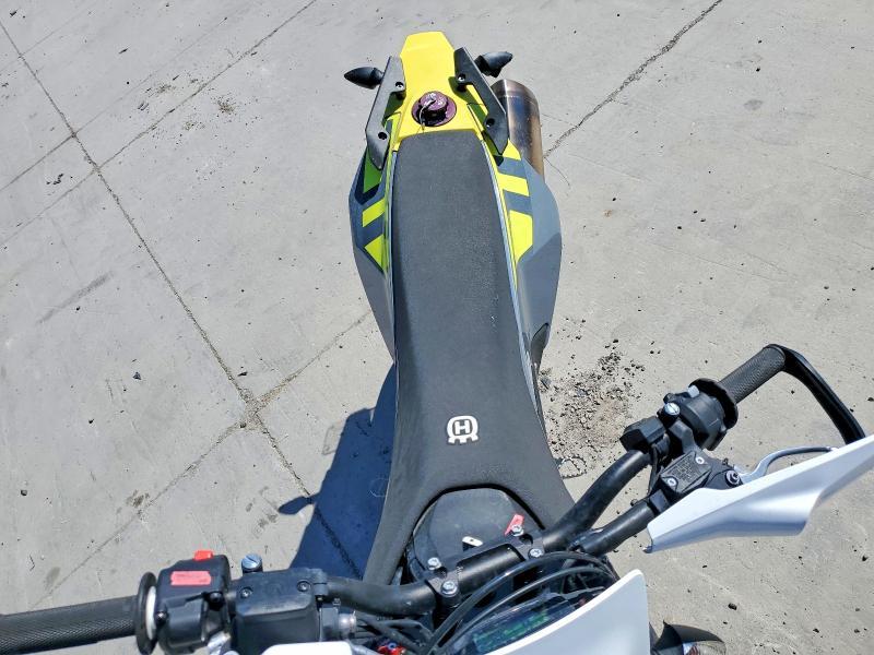 2024 Husqvarna Supermoto 701