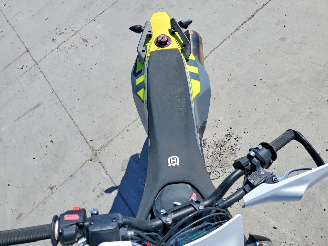 2024 Husqvarna Supermoto 701