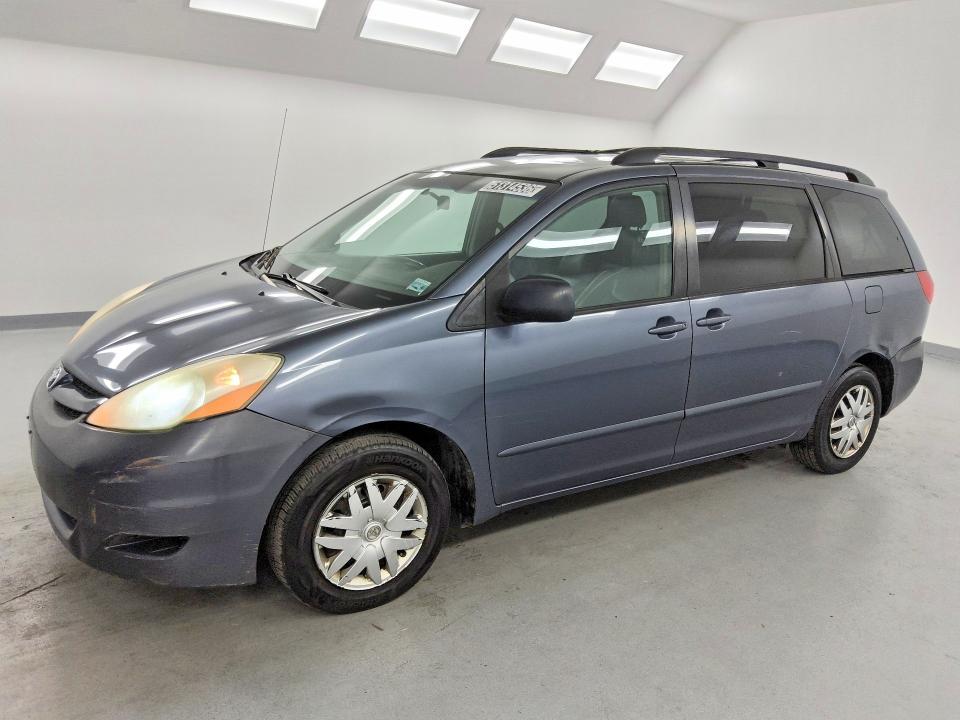 2006 Toyota Sienna le 8 Passenger