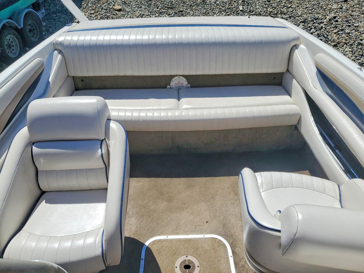 1999 Chaparral Boat