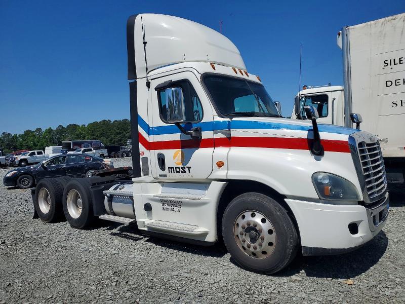 2017 Freigliner 2017 Freightliner Cascadia 125 Semi Truck