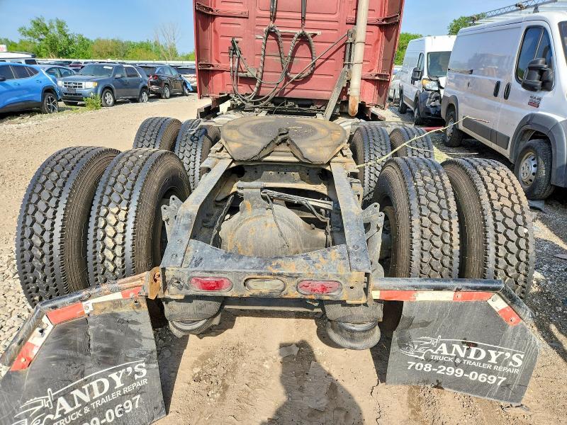 2005 Volvo VNL Semi Truck