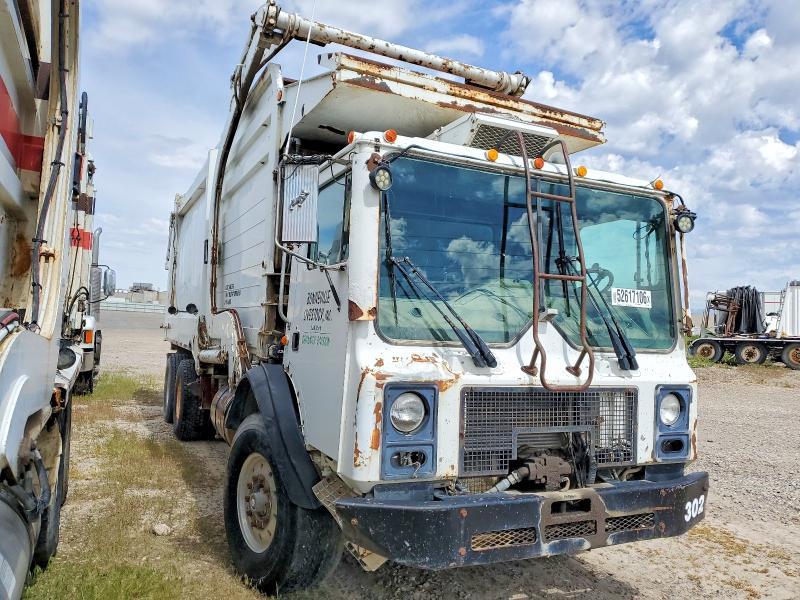 2002 Mack MR688P Refuse Truck