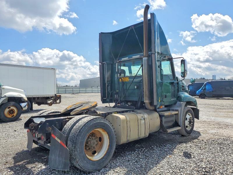 2016 Mack CXU612 Semi Truck