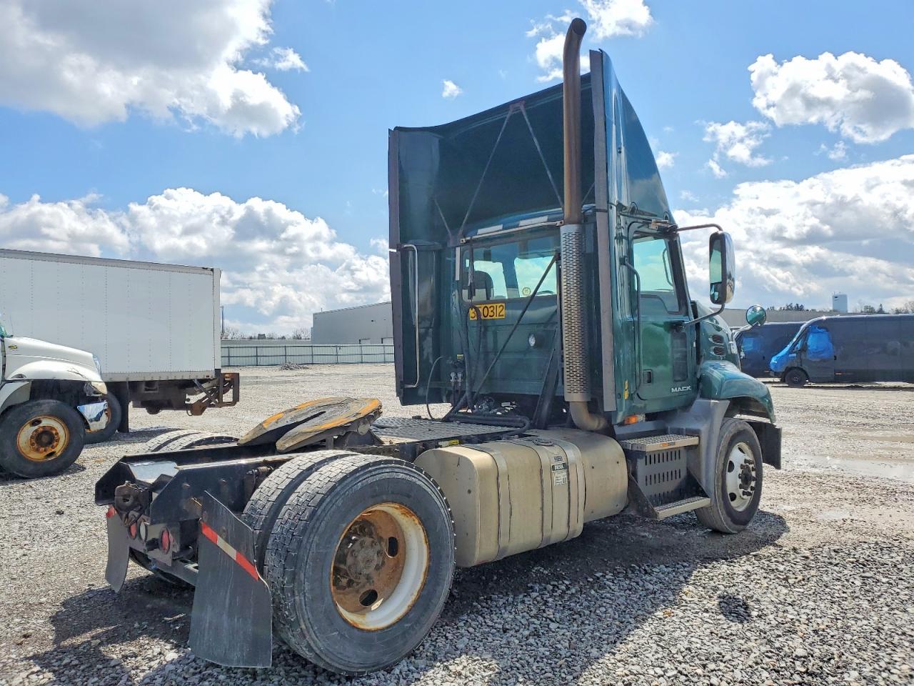 2016 Mack CXU612 Semi Truck