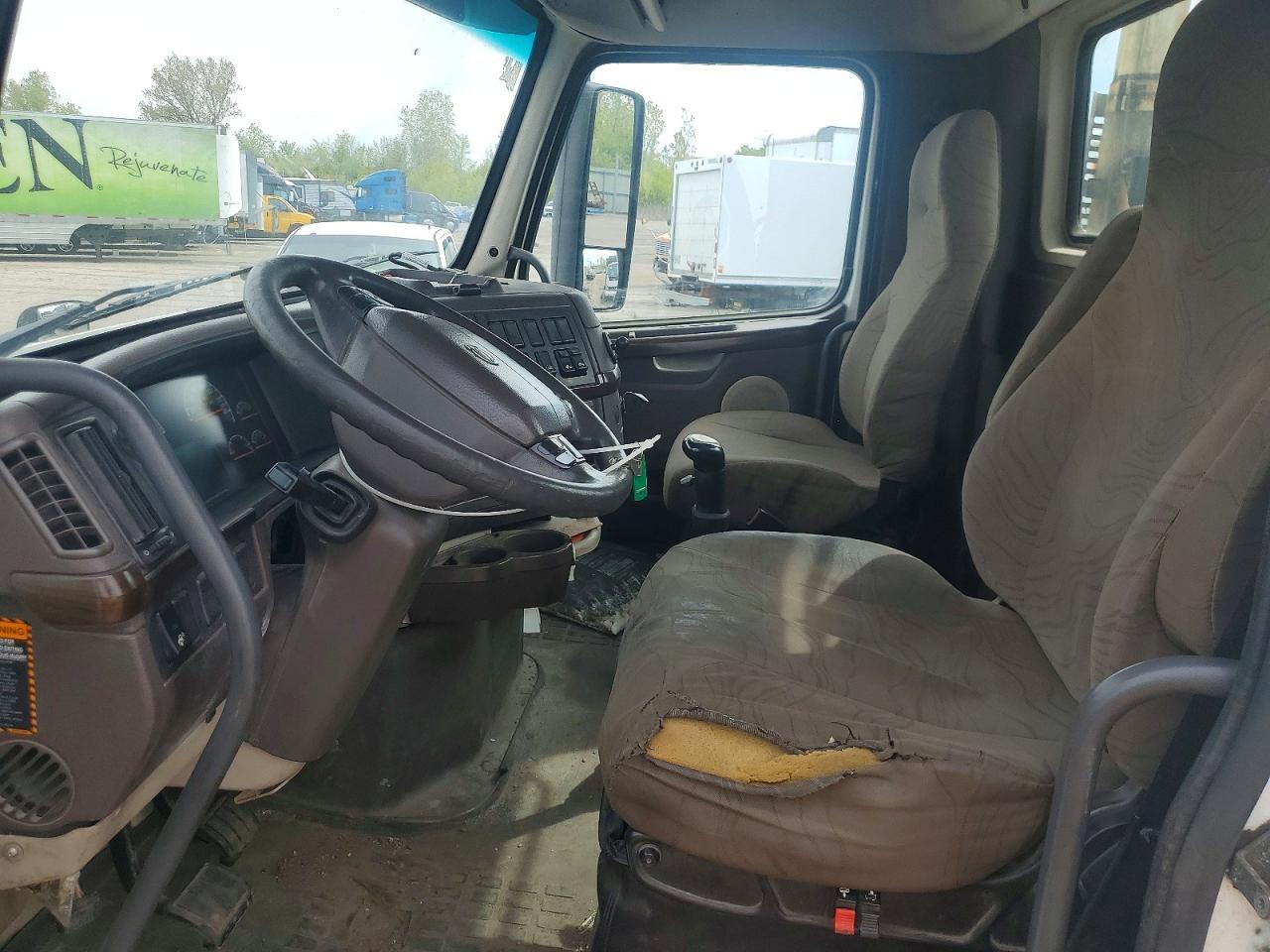 2014 Volv O VNL Semi Truck