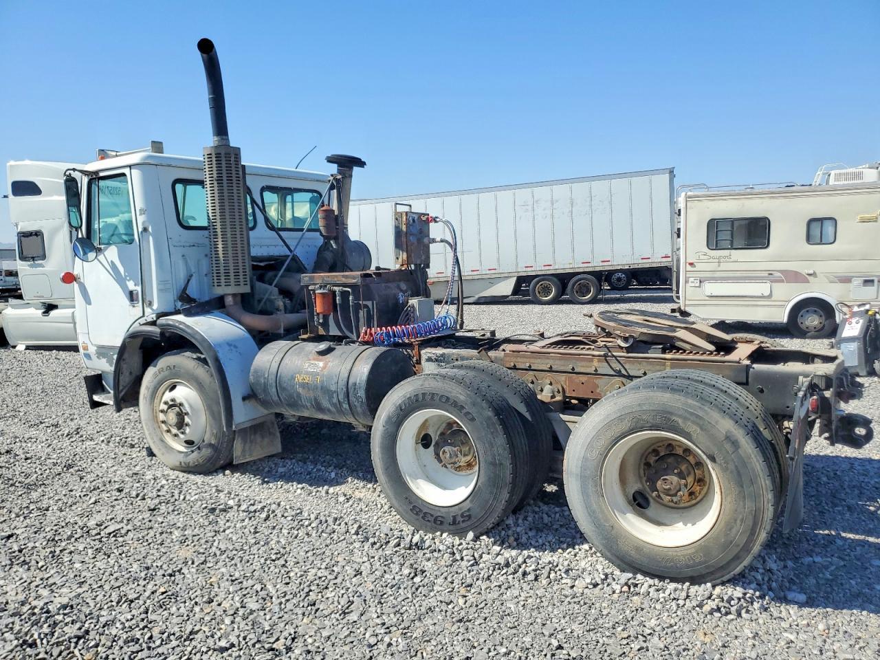 1989 Whitegmc 1989 Volvo WX Semi Truck