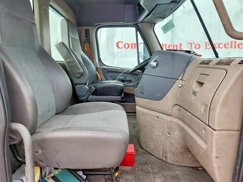 2019 Freightliner Cascadia 113 Semi Truck