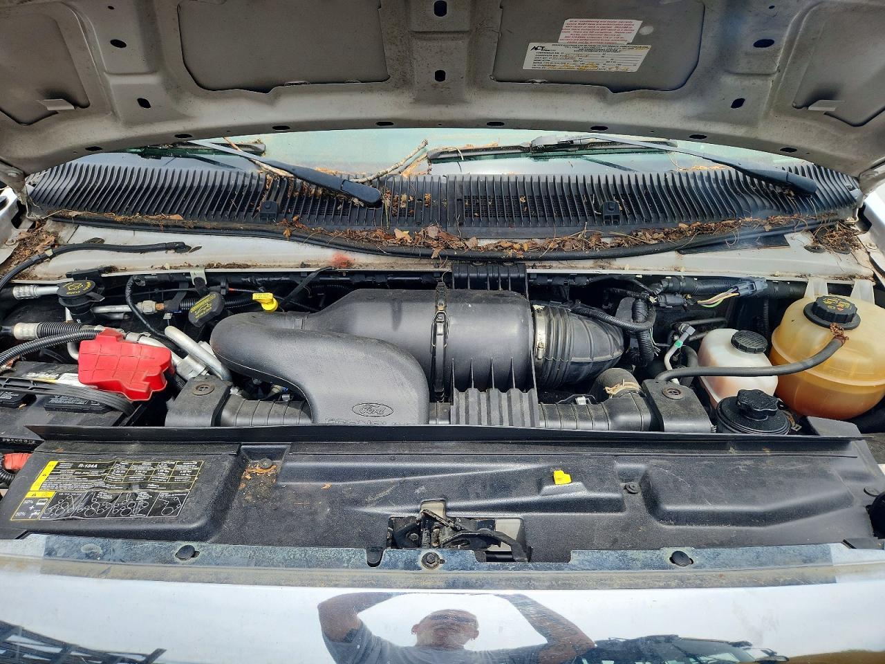 2013 Ford Econoline E350 Super Duty Cutaway Van