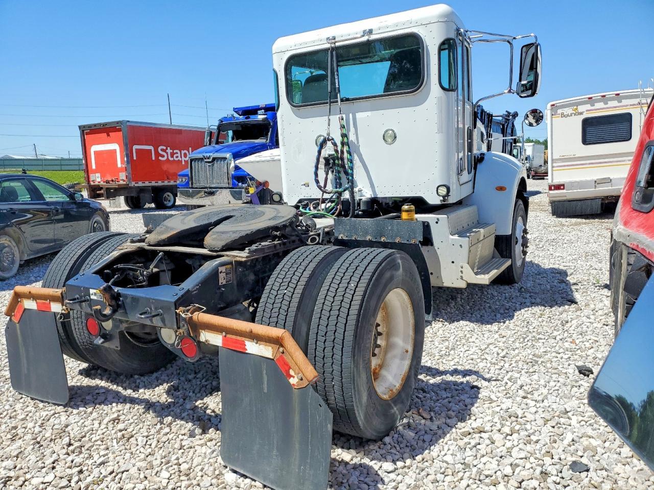 2017 Peterbilt 348 Semi Truck