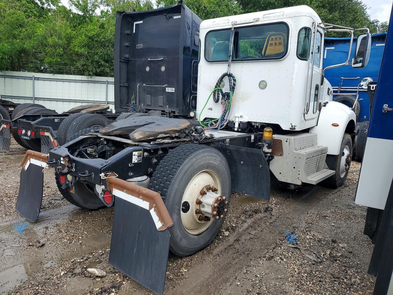 2017 Peterbilt 348 Semi Truck