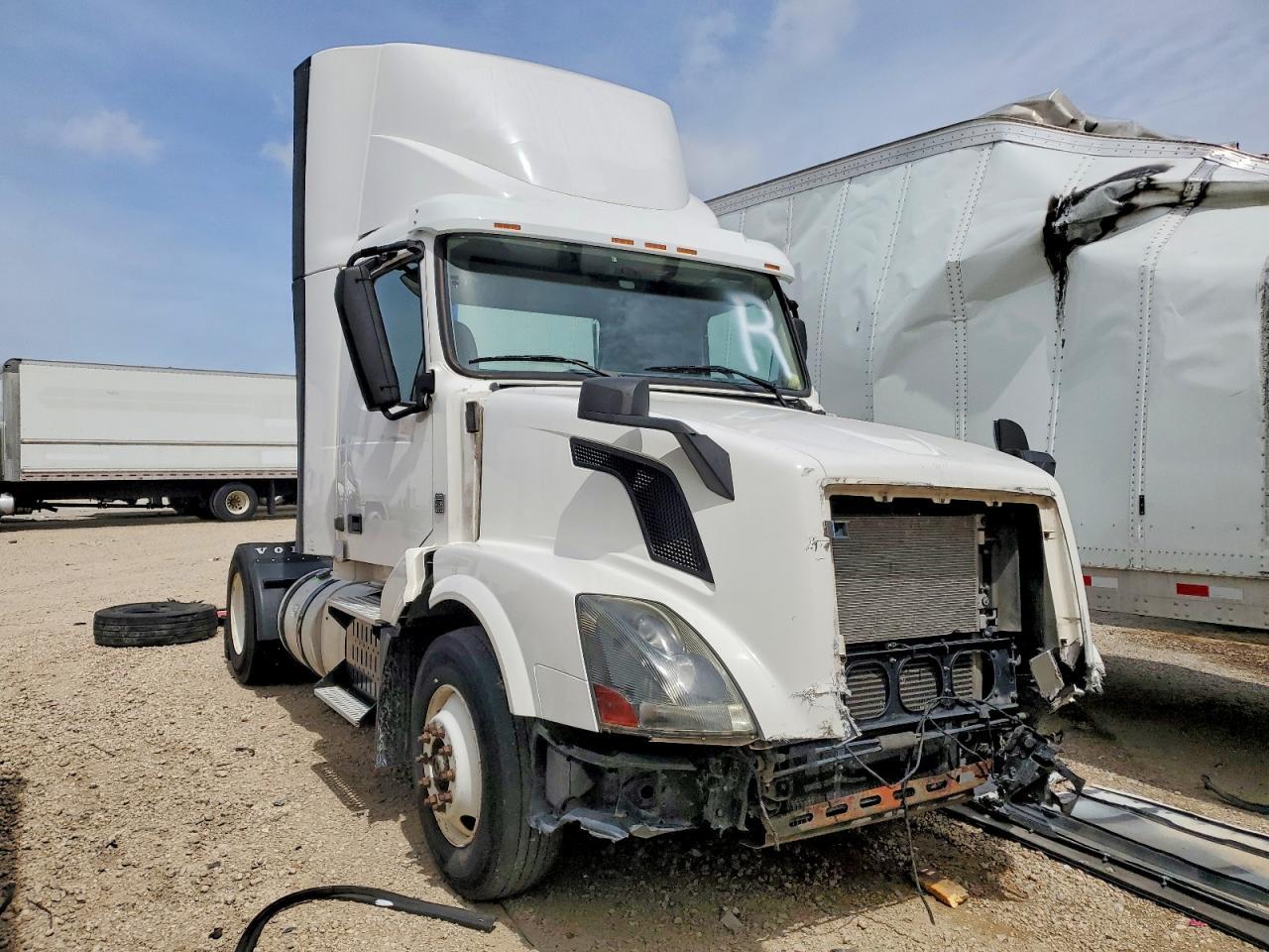 2013 Volvo VNL Semi Truck