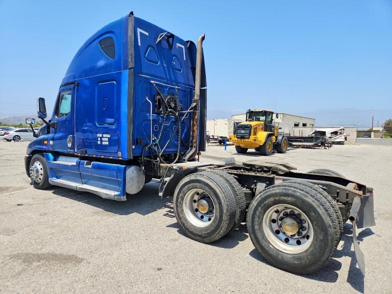 2008 Freightliner Cascadia Semi Truck