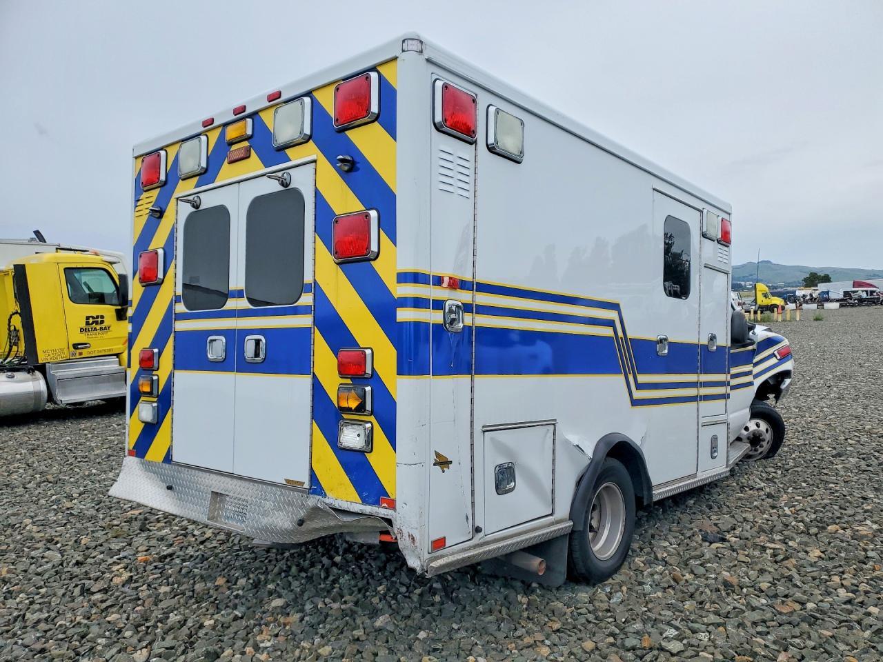 2017 Ford Econoline E350 Super Duty Cutaway Van