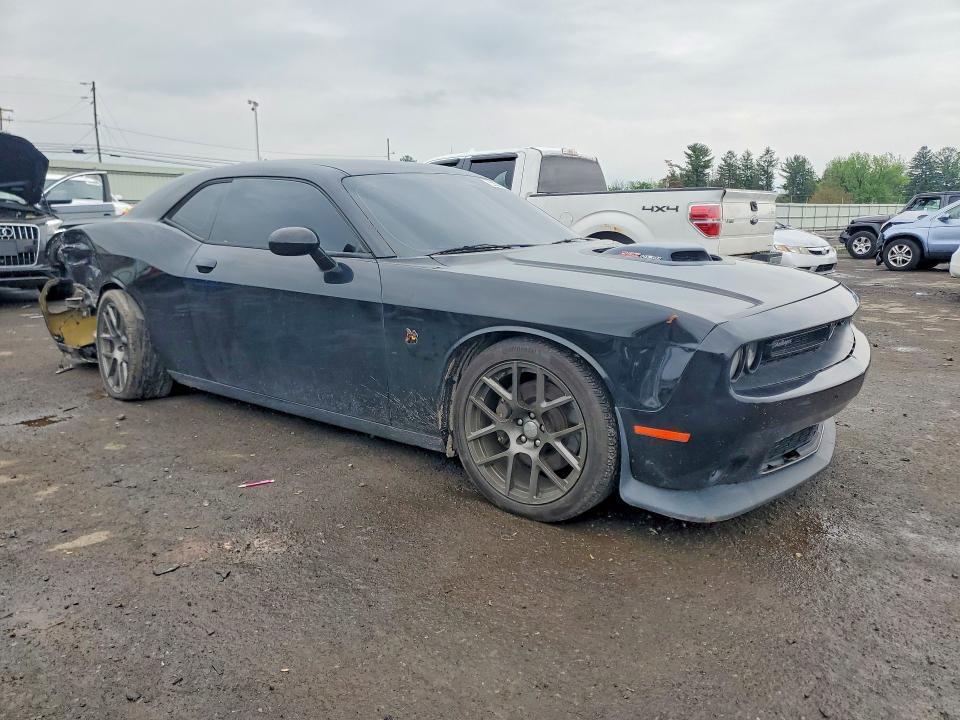 2016 Dodge Challenger r