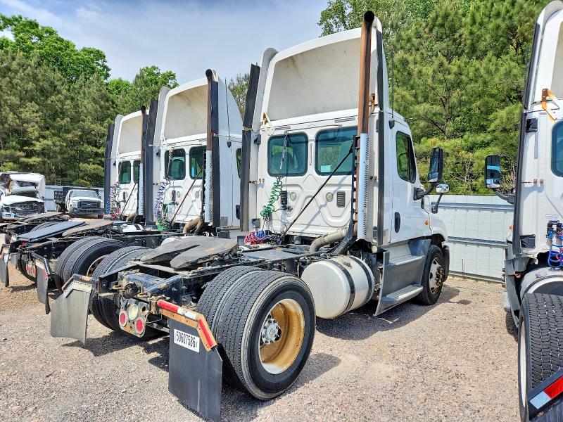 2016 Freightliner Cascadia 125 Semi Truck
