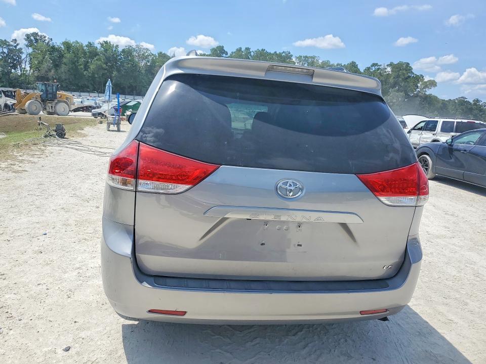 2012 Toyota Sienna le
