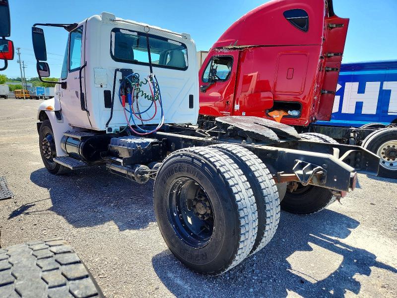 2002 International 4400 Semi Truck