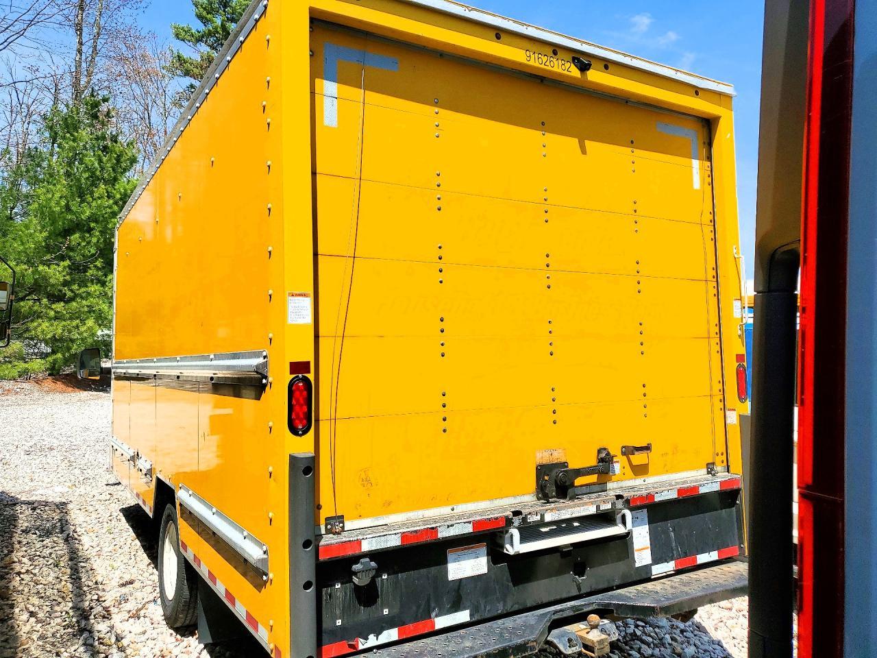 2022 GMC Savana BOX Truck