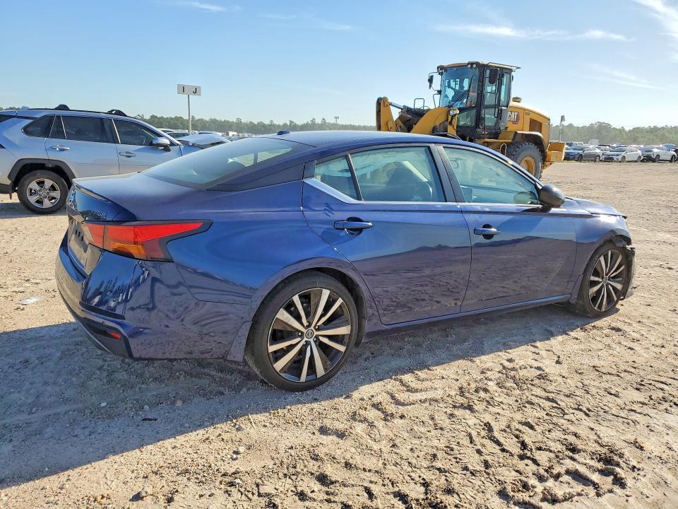 2022 Nissan Altima sr