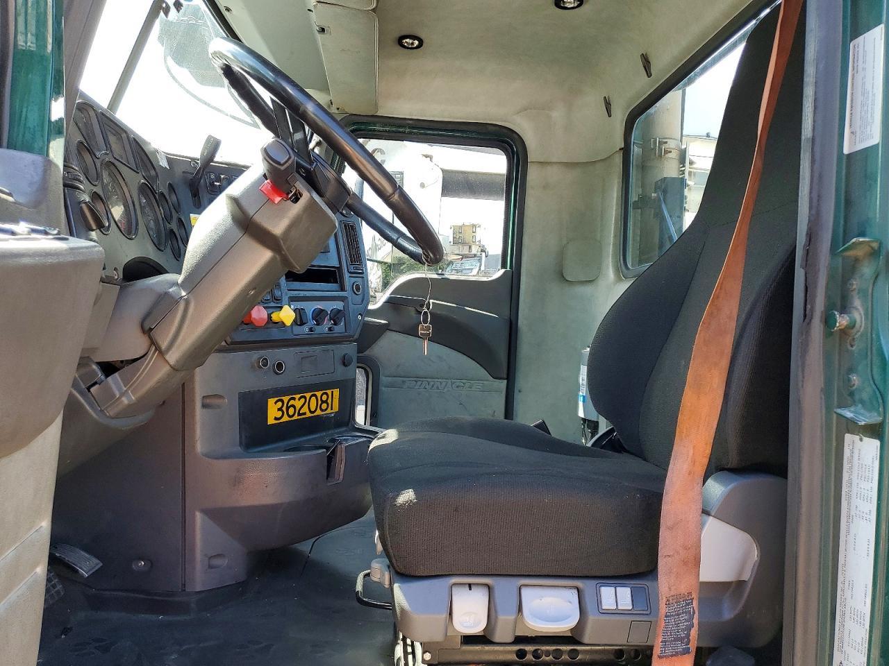 2017 Mack CXU612 Semi Truck