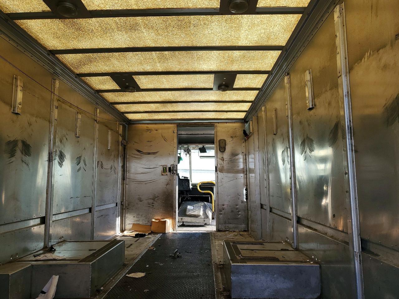 2003 Ford E450 Delivery Truck