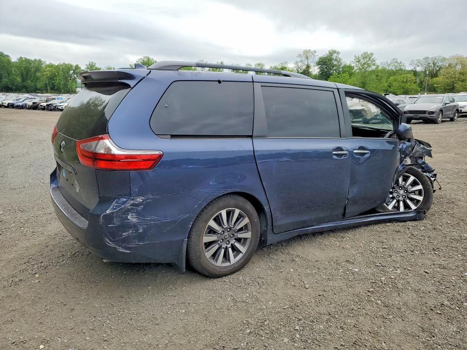 2020 Toyota Sienna xle 7-passenger