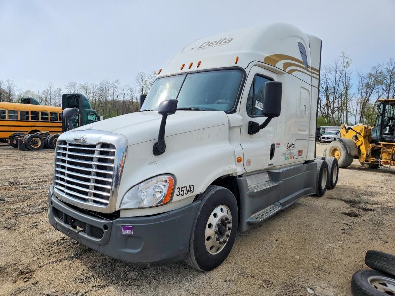 2018 Freigliner 2018 Freightliner Cascadia 125 Semi Truck