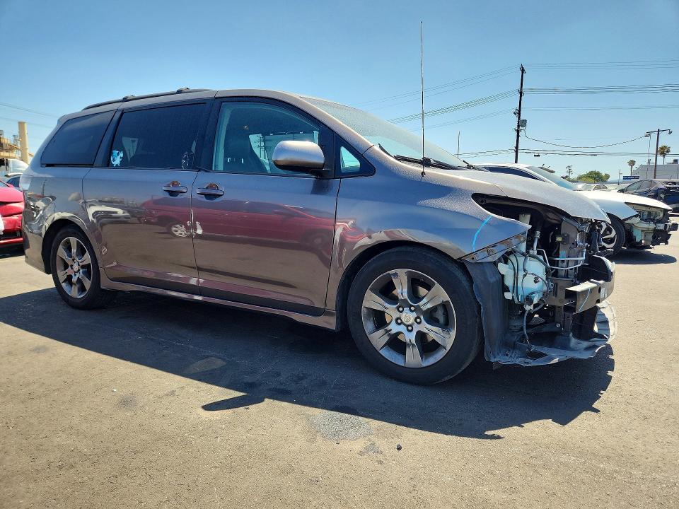 2012 Toyota Sienna se 8-passenger