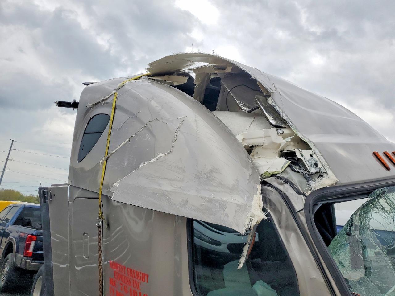 2019 Freightliner Cascadia 126 Semi Truck