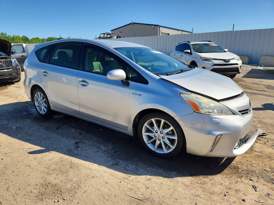 2014 Toyota Prius v Five