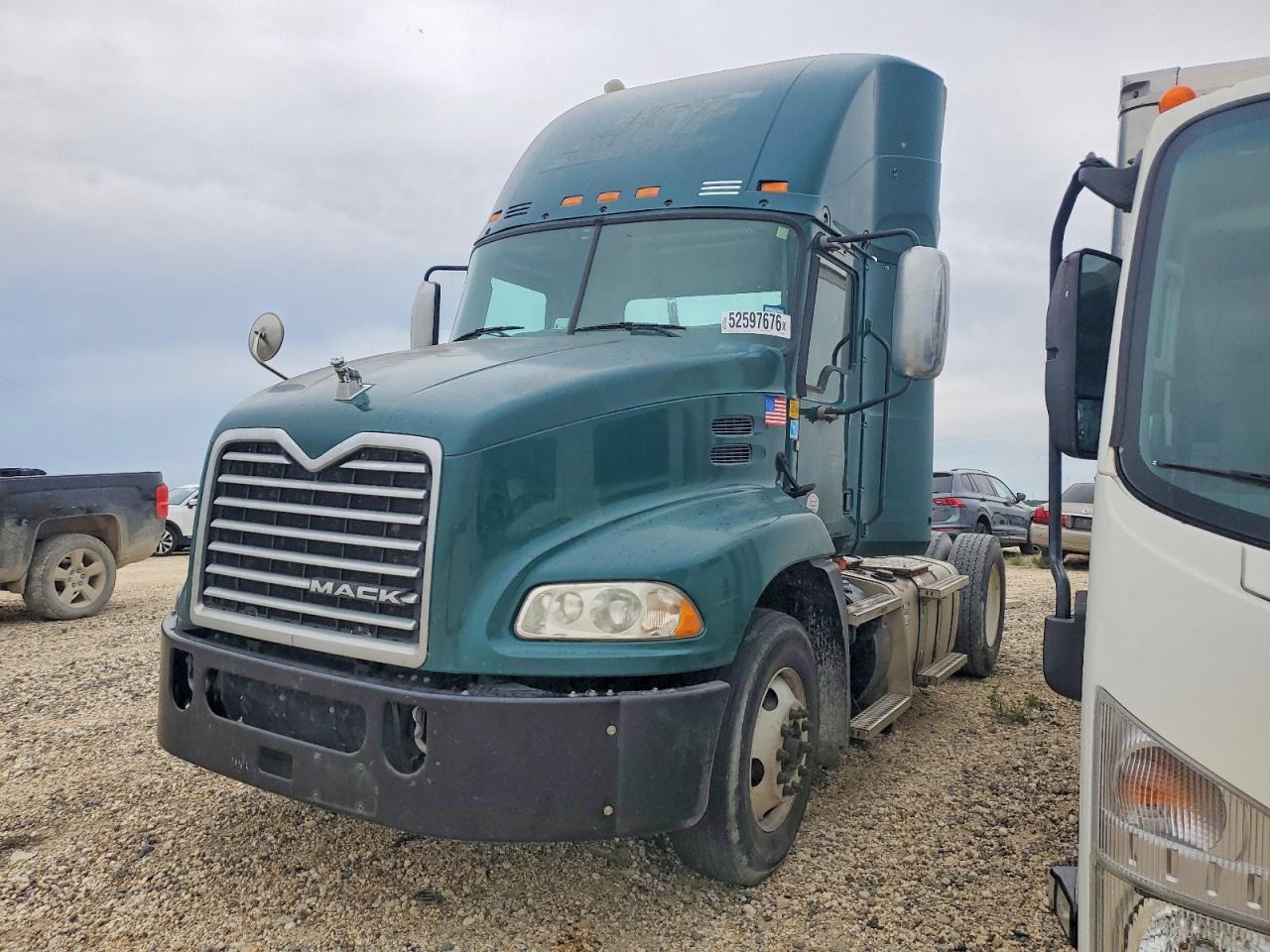 2017 Mack CXU612 Semi Truck