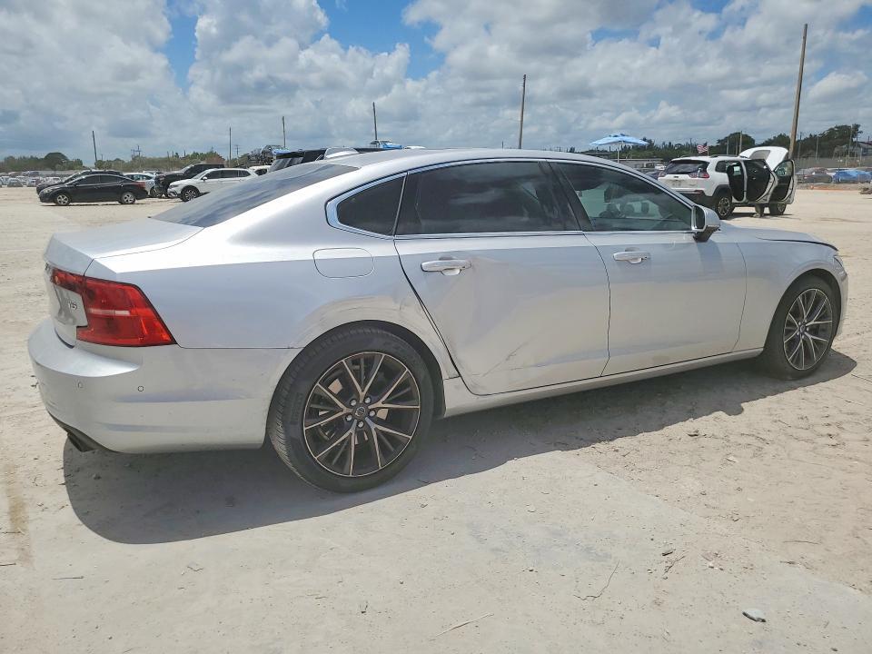 2018 Volvo S90 T5 Momentum