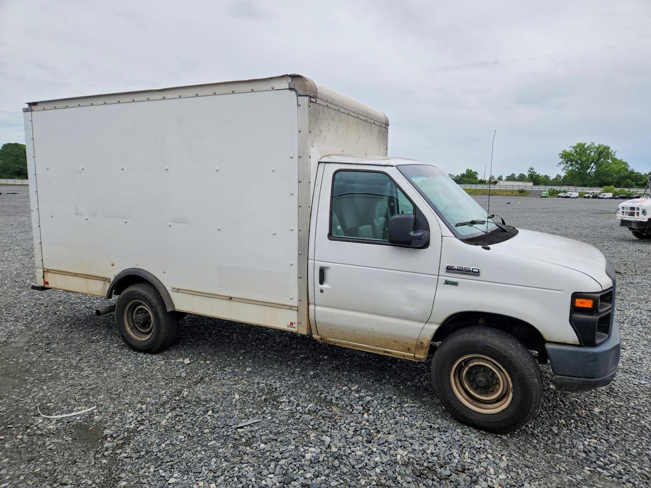 2014 Ford E350 BOX Truck