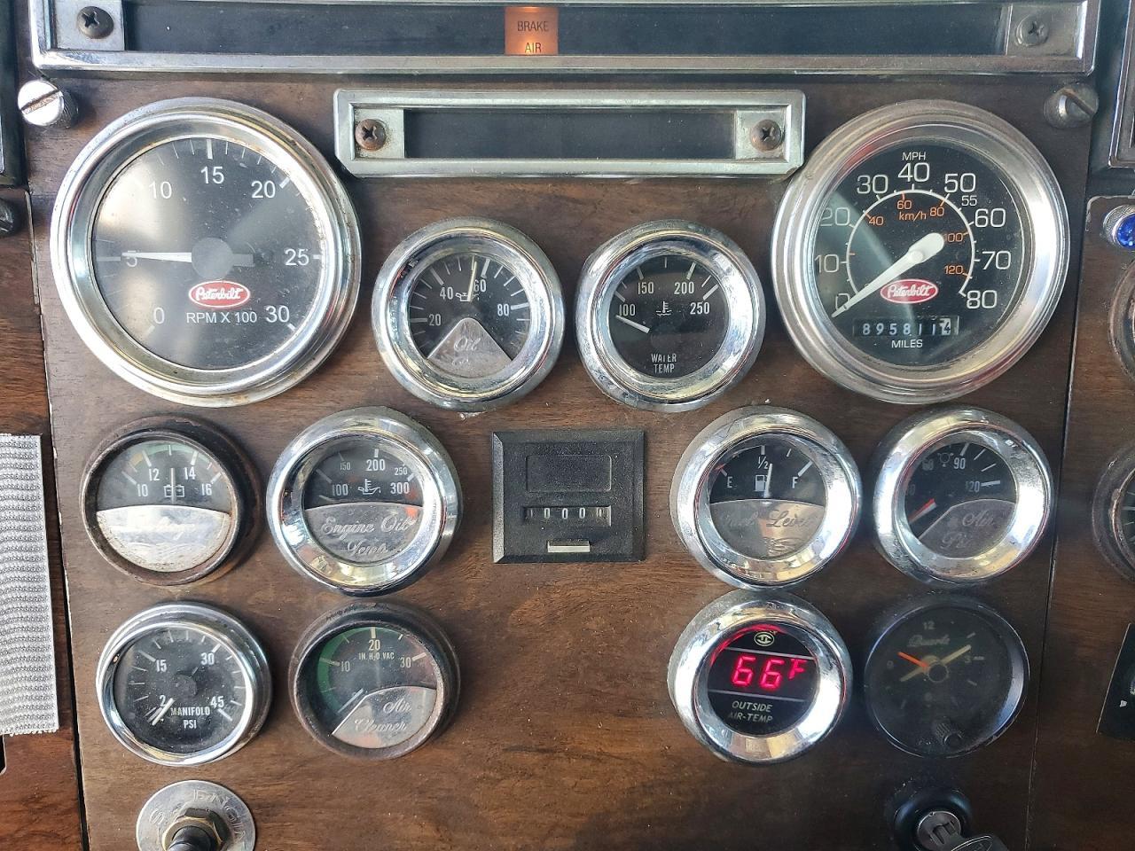 1988 Peterbilt 379 TOW Truck