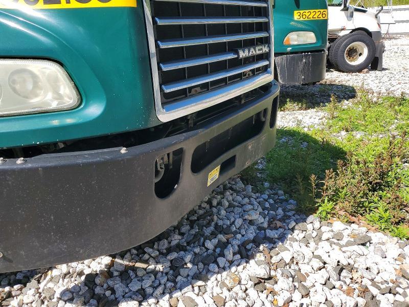 2017 Mack CXU612 Semi Truck