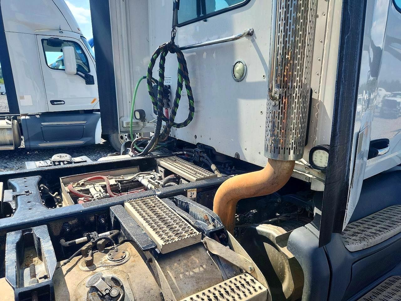 2018 Peterbilt 579 Semi Truck