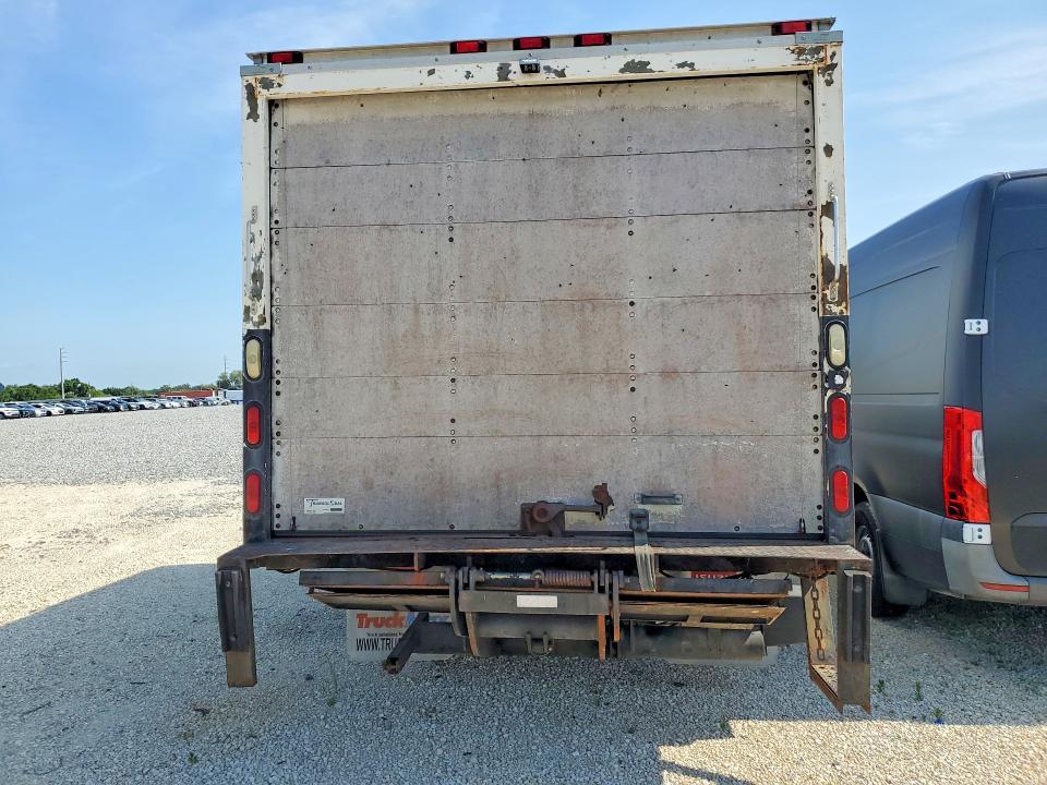 2011 Isuzu NPR BOX Truck