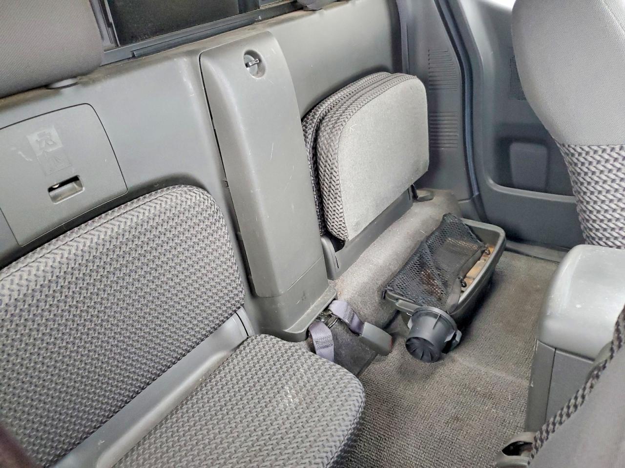 2005 Nissan Frontier SE