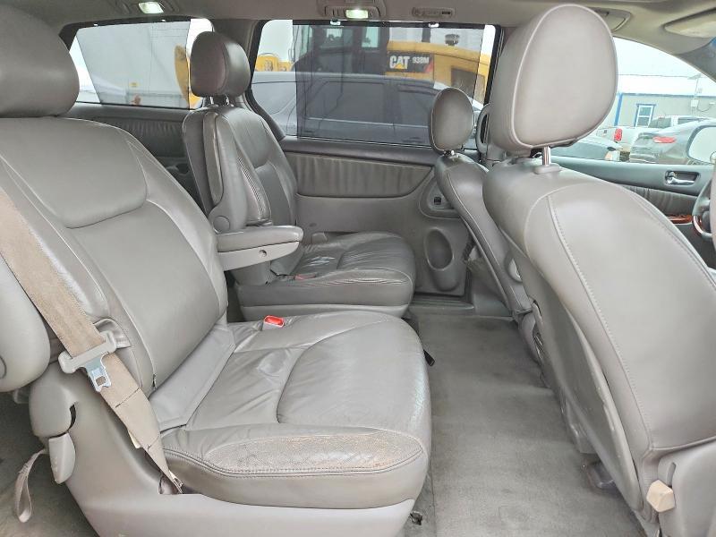 2004 Toyota Sienna xle Limited 7 Passenger