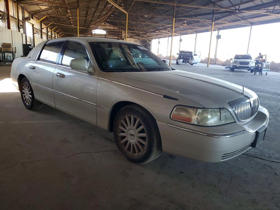 2005 Lincoln Town car Signature Limited