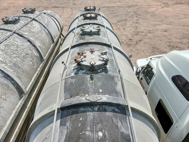 1981 Butler Pneumatic DRY Bulk Trailer