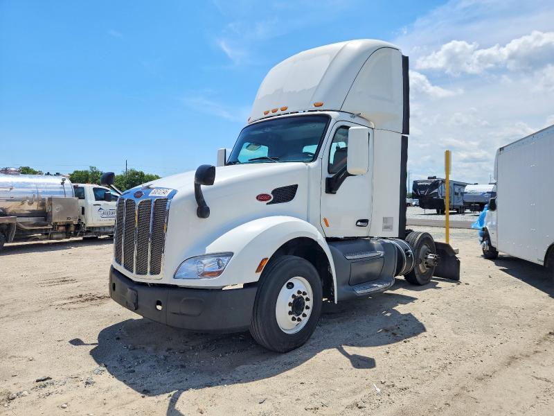 2016 Peterbilt 579 Semi Truck